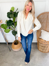 Load image into Gallery viewer, Ivory Long Sleeve Pleated Collar Top