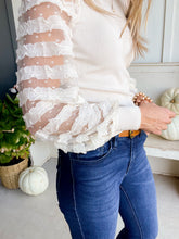 Load image into Gallery viewer, Ruffled Contrast Sleeve Top