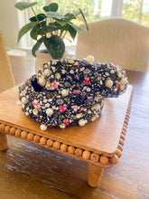 Load image into Gallery viewer, Floral Pearl Headband