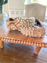 Load image into Gallery viewer, Classic Pearls Headband